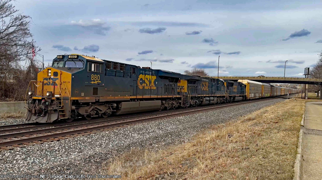 CSX 880 leads M225.